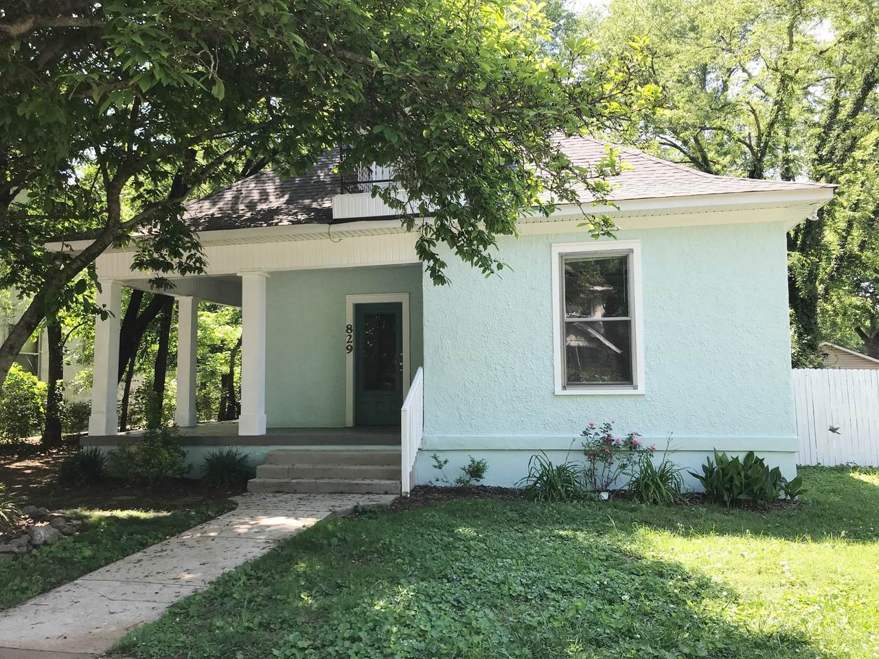 829 N Spring St - Photo 1