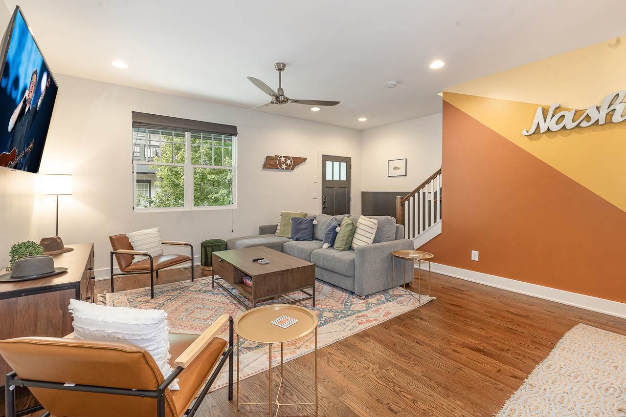 2118 Elliott Ave - Photo 1