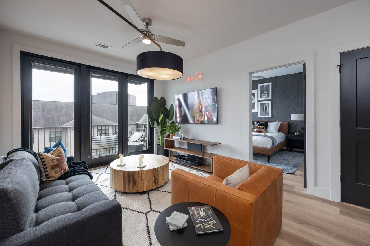 303 31st Ave - Photo 1