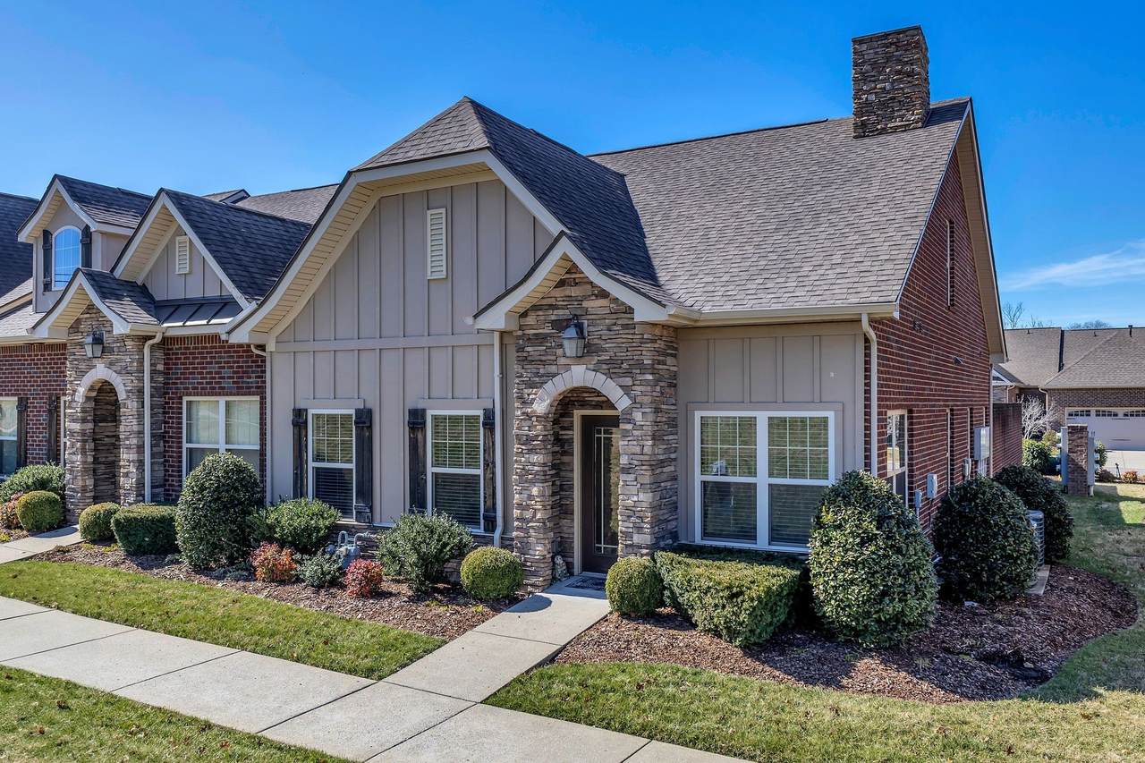 244 Siegert Pl - Photo 1