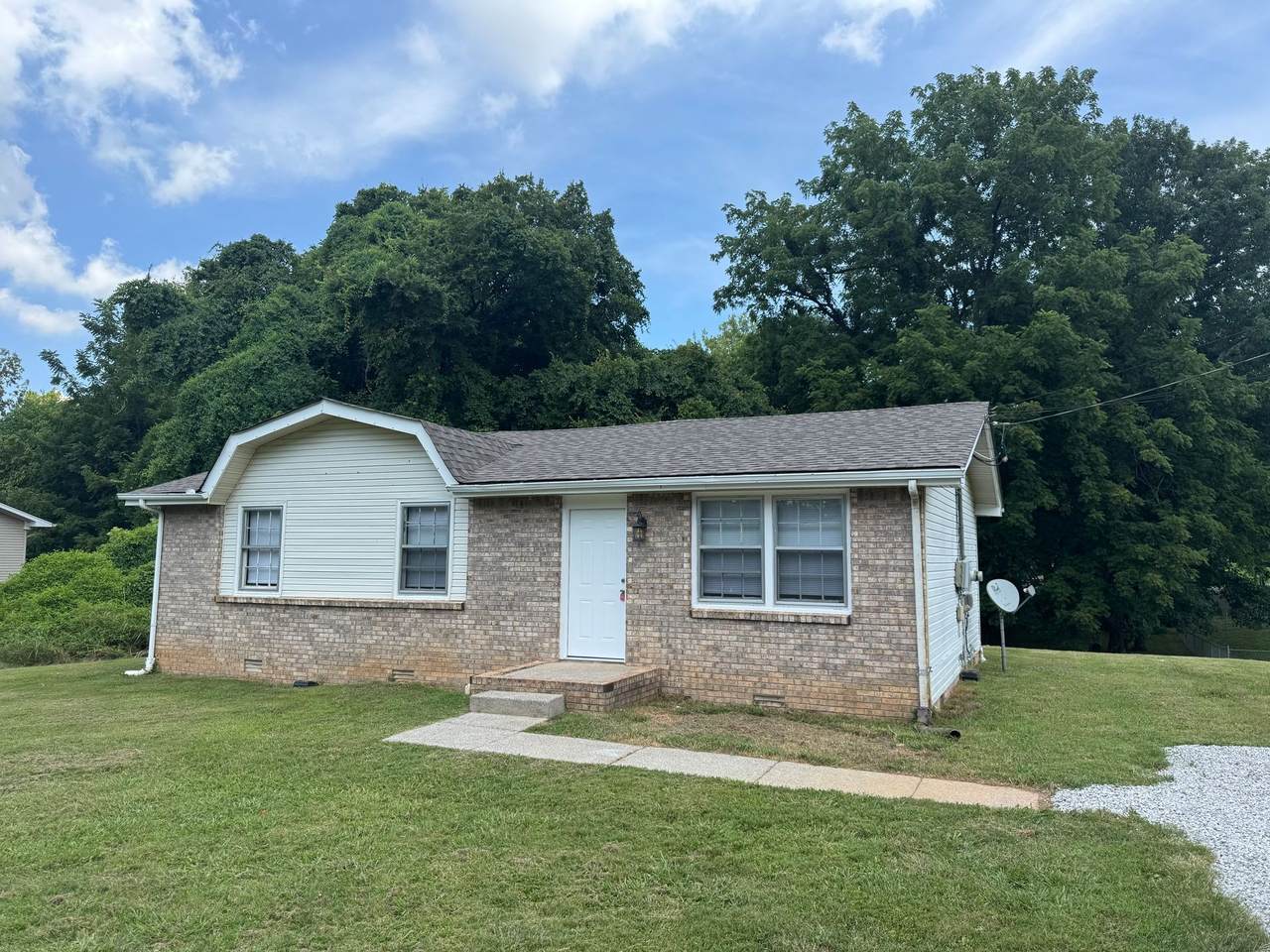 2213 Glory Dr - Photo 1