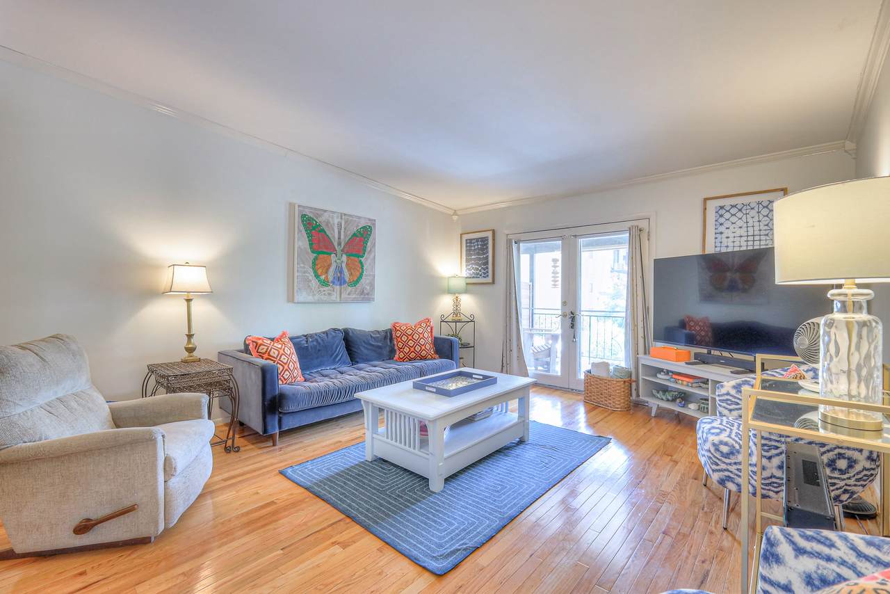 4425 Westlawn Dr - Photo 1