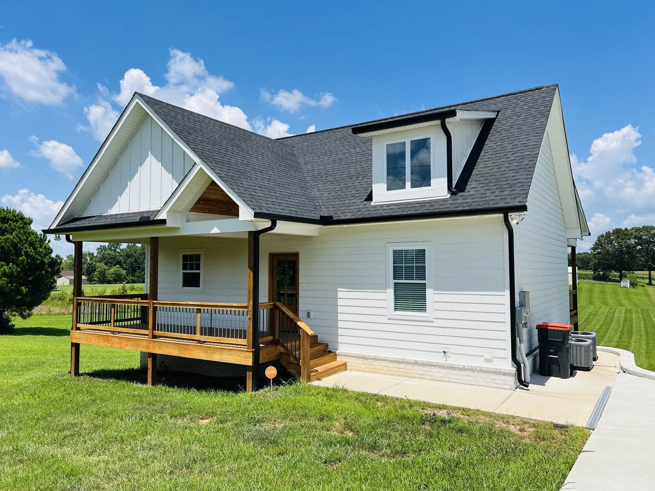 125 E Carter Rd - Photo 1