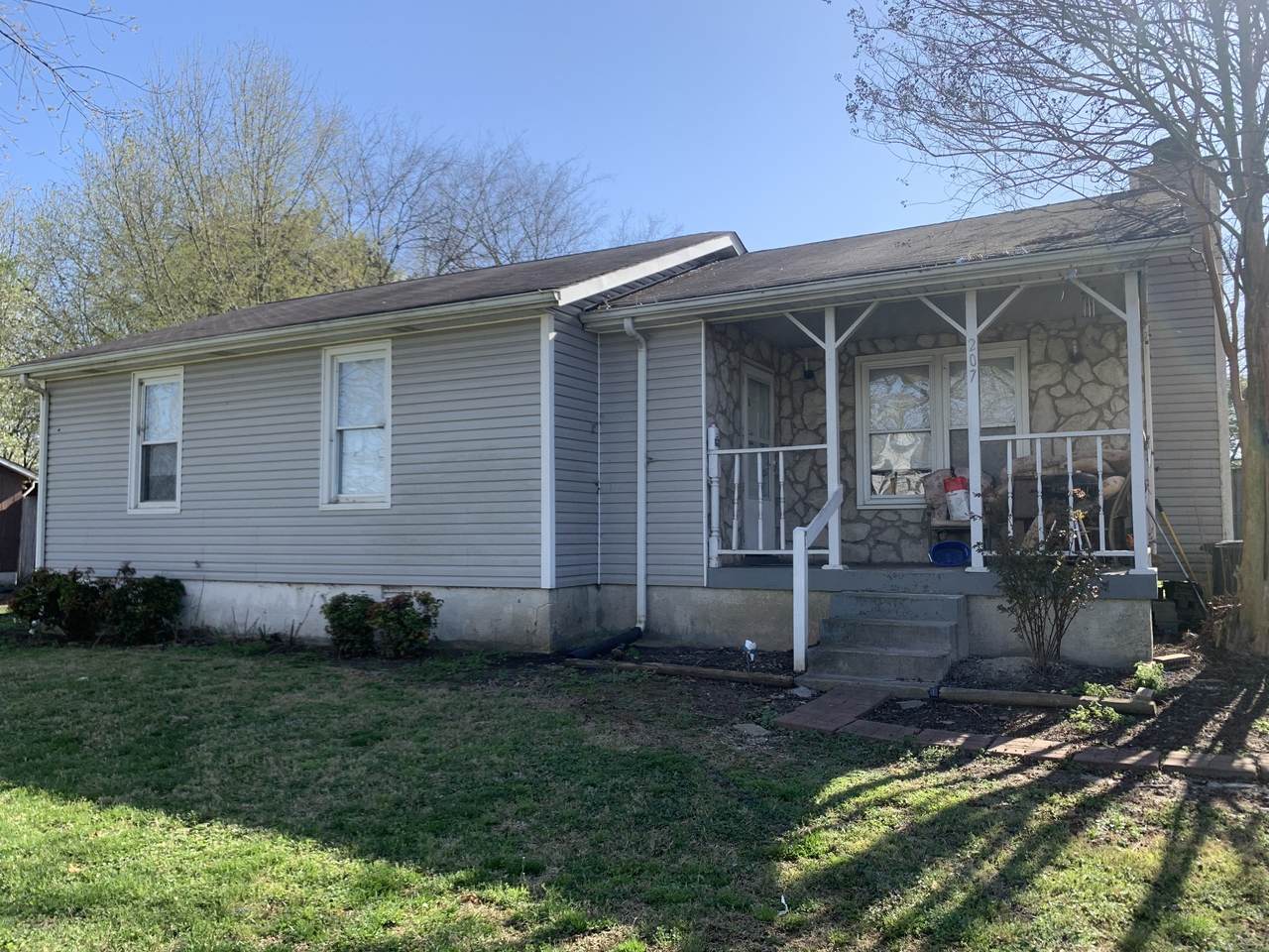 207 Luckett Pl - Photo 1
