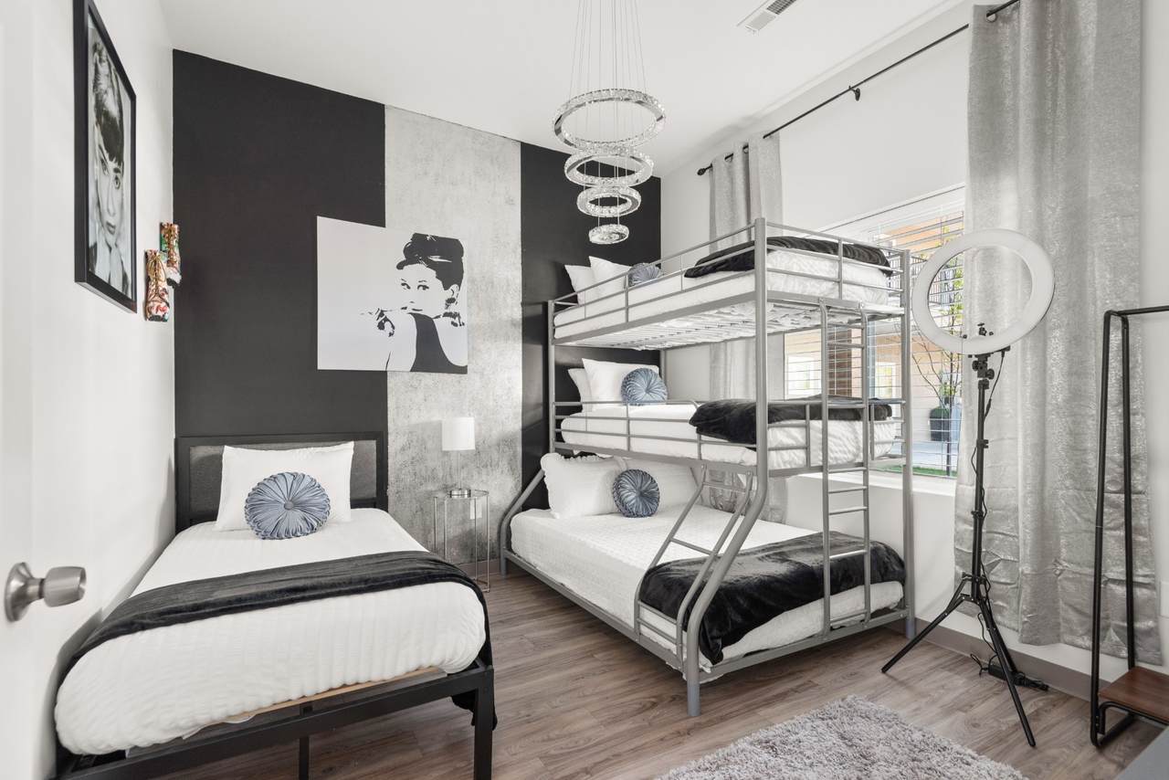 941 Main St - Photo 1