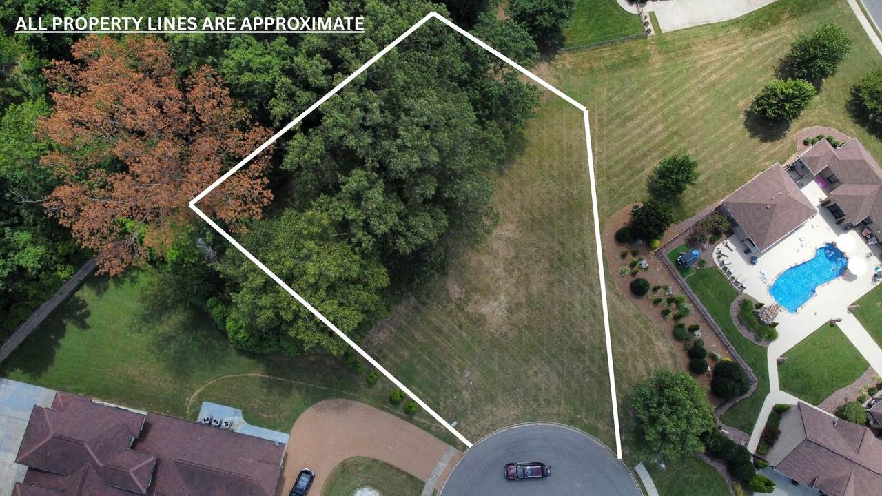 405 Carriage Ct - Photo 1