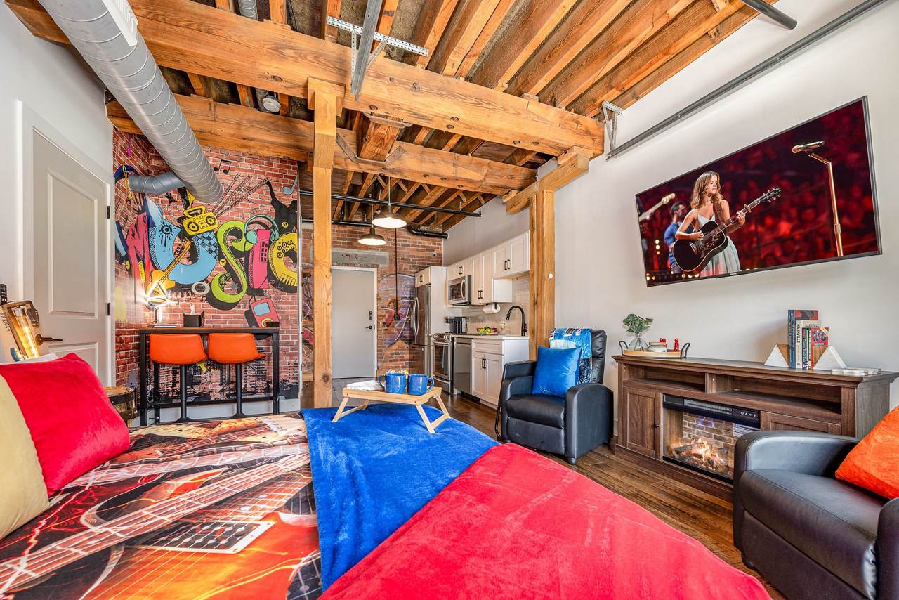 610 21st Ave - Photo 1