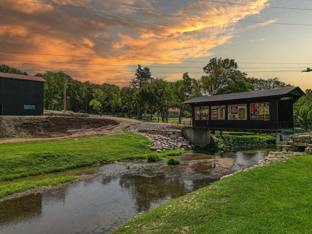 975 Main St - Photo 1