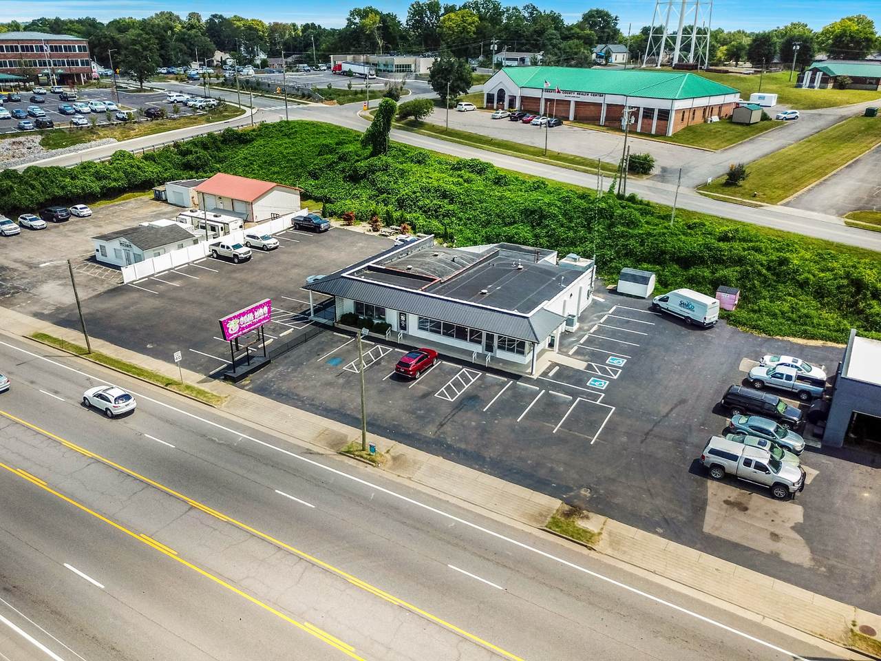 806 Memorial Blvd - Photo 1