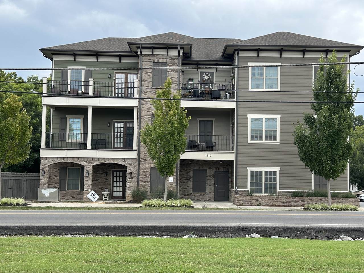 1319 W Main St - Photo 1