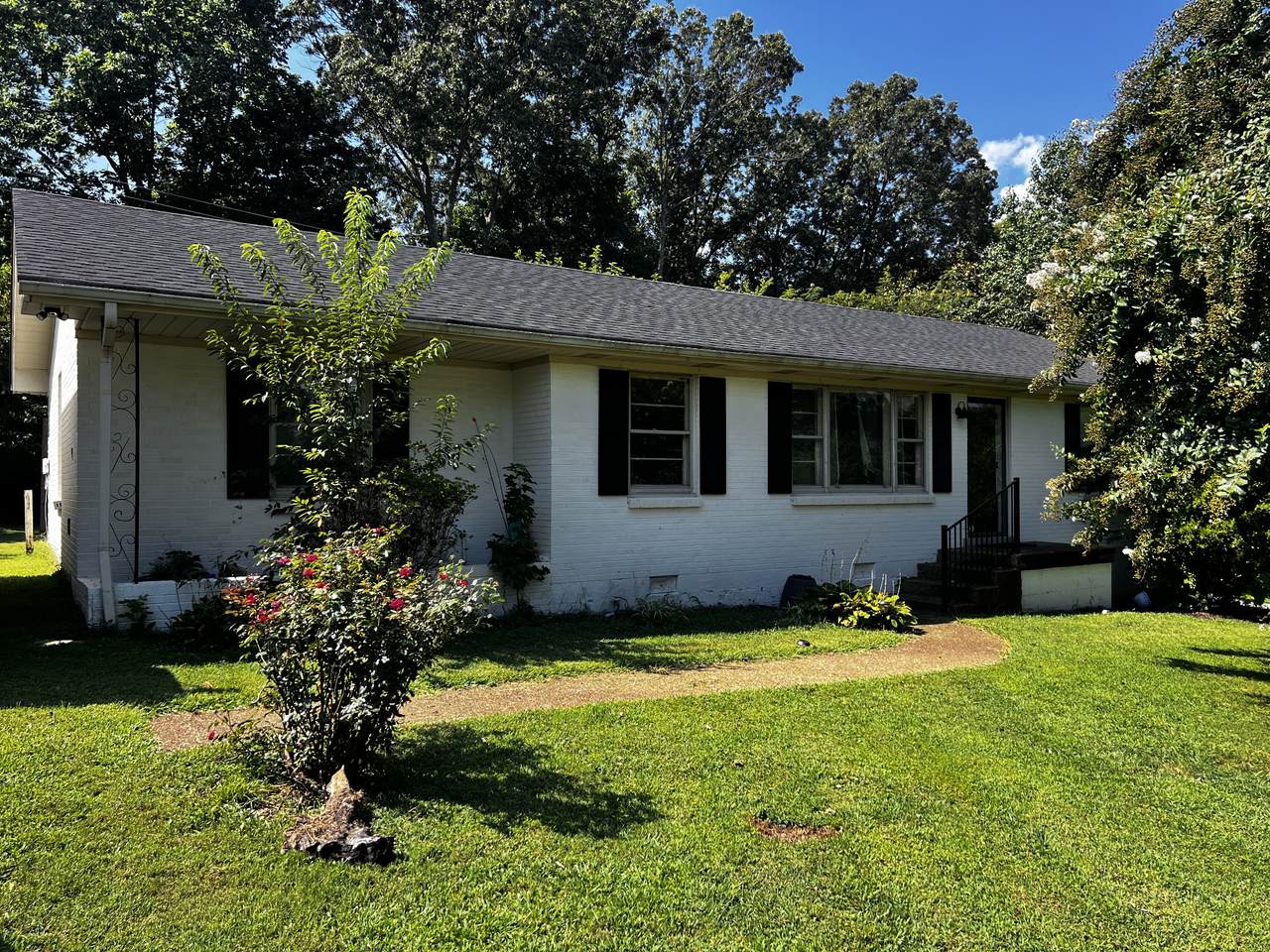 401 S Pawnee Dr - Photo 1