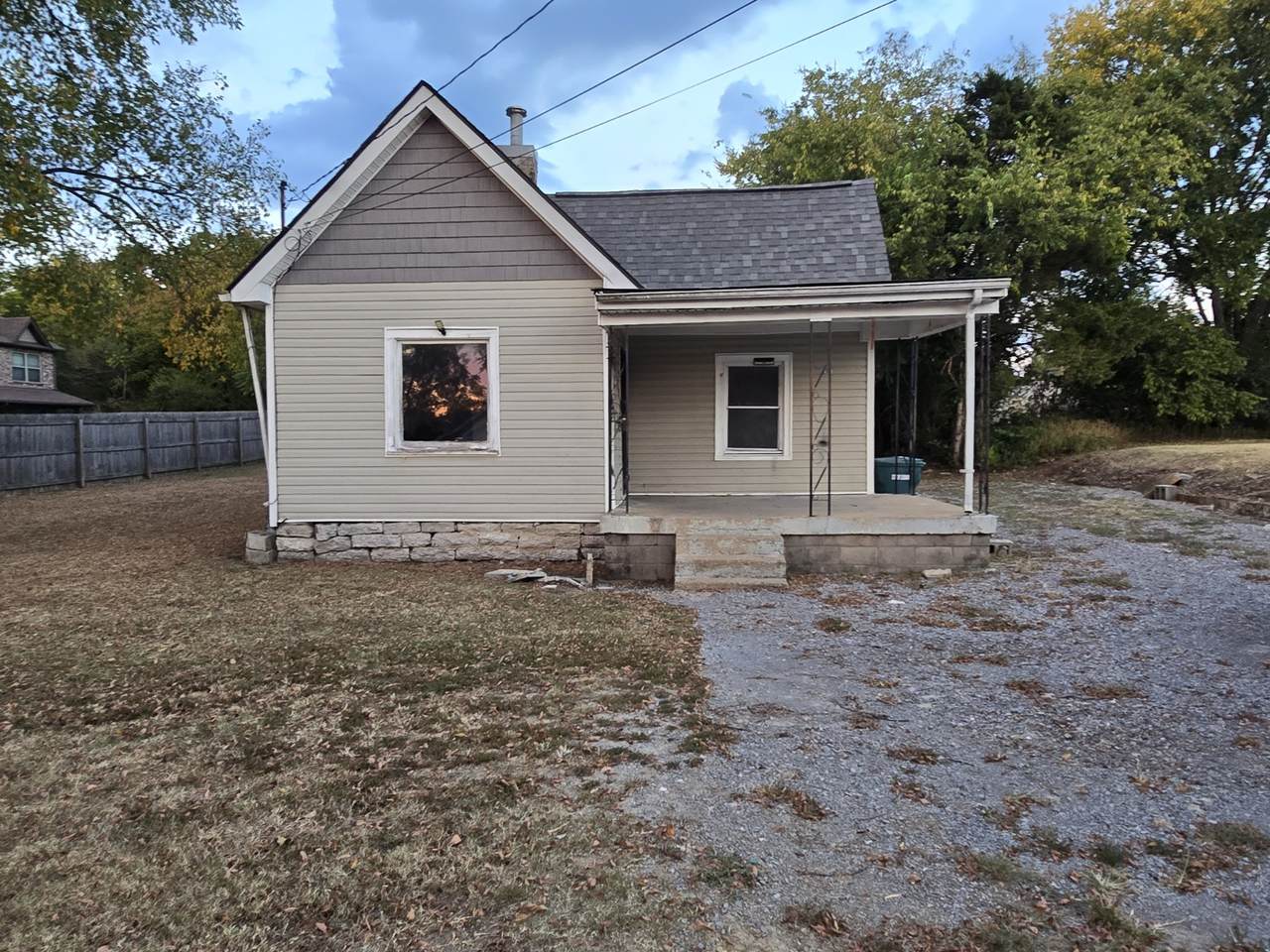207 Cedar St - Photo 1