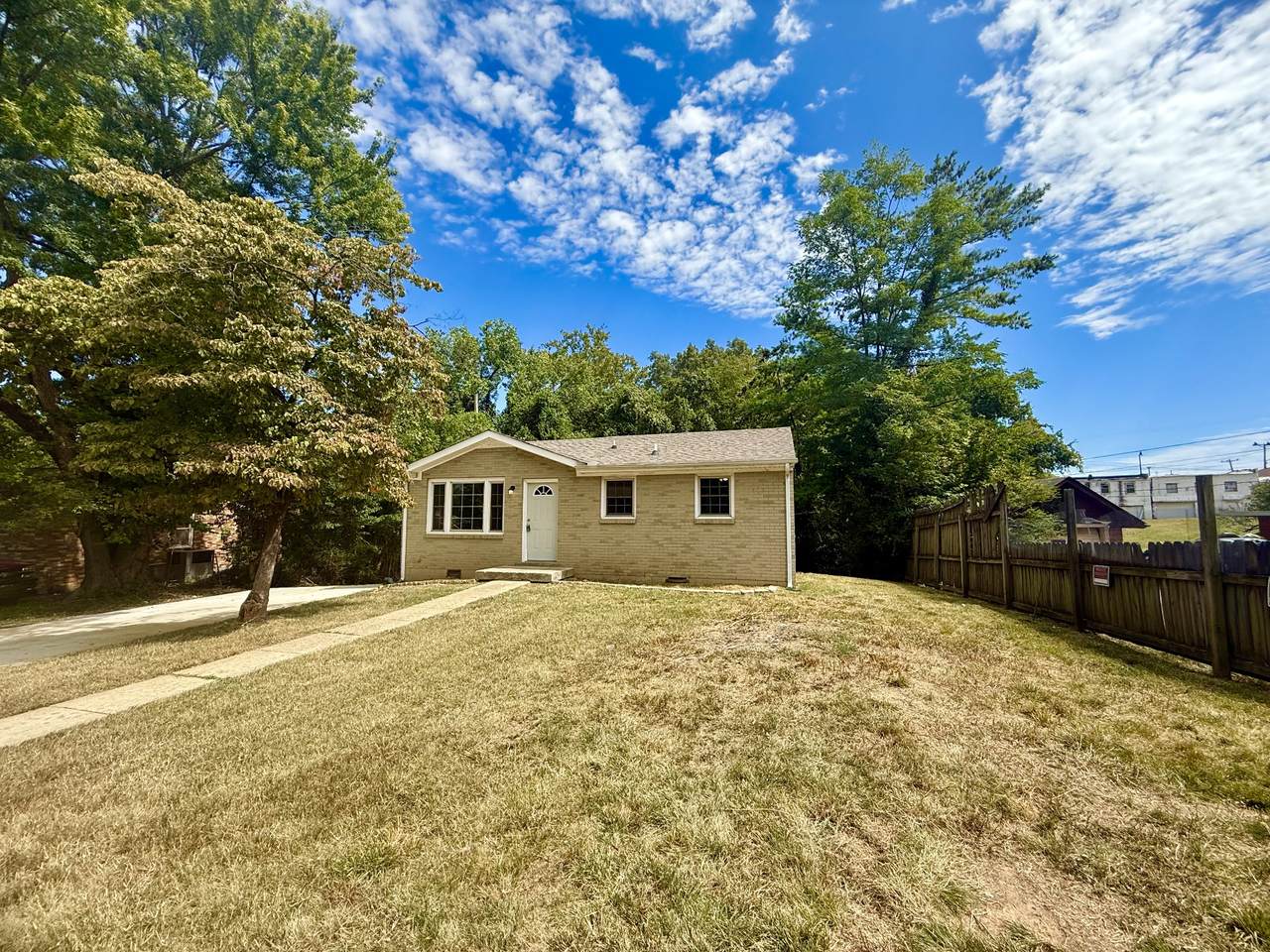 694 Shelton Ct - Photo 1