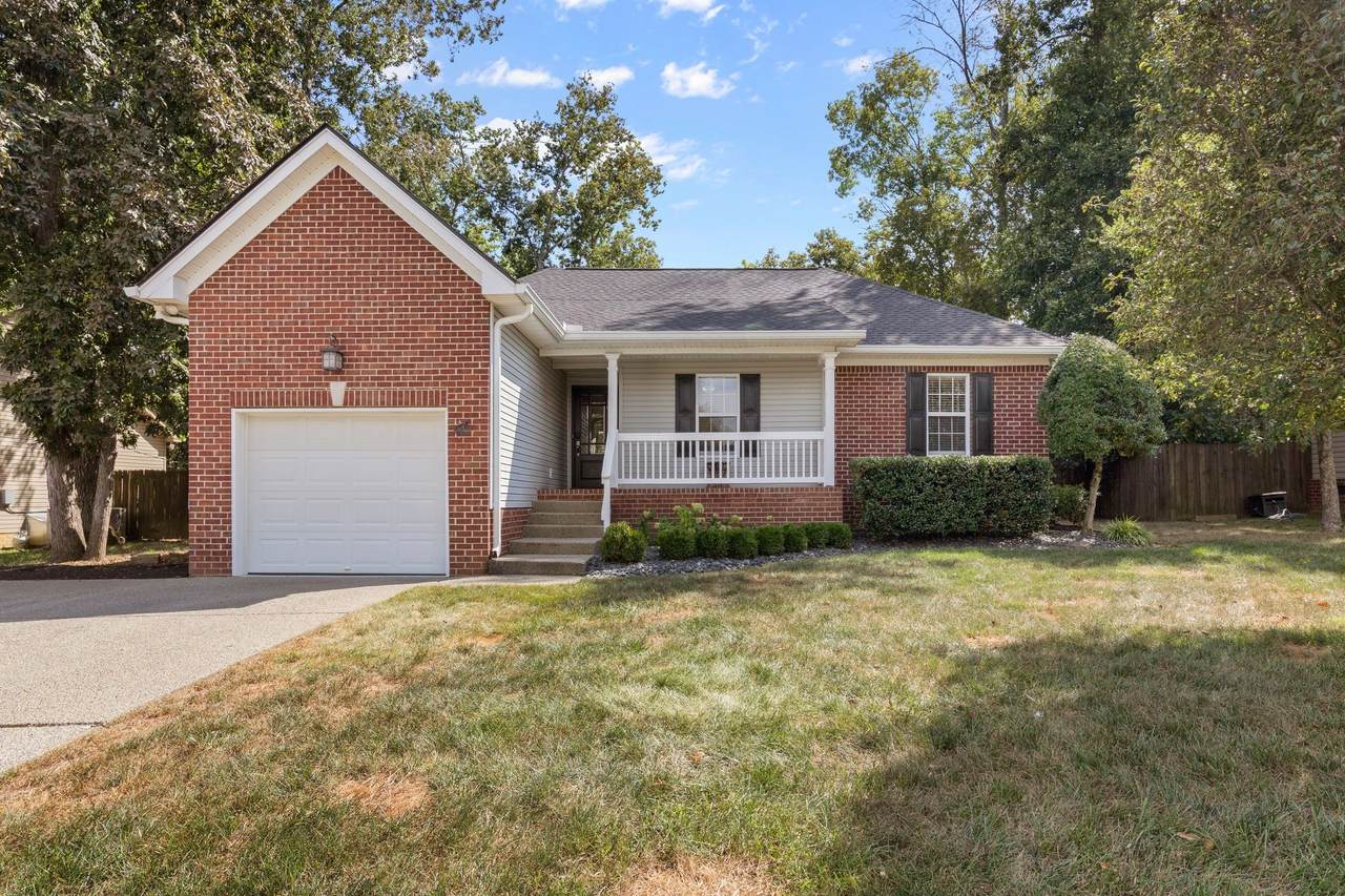 204 Christine Dr - Photo 1