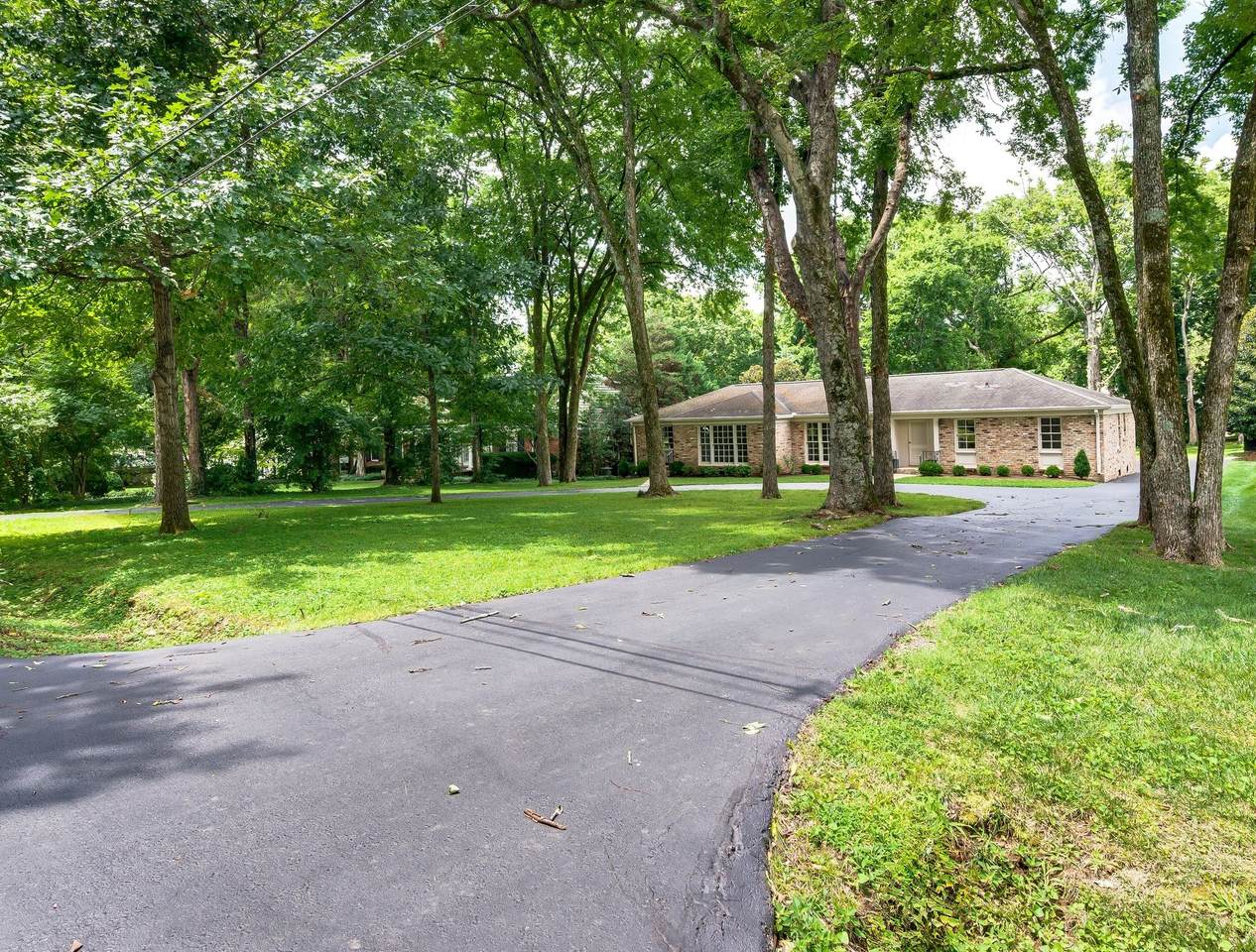 703 Woodleigh Dr - Photo 1