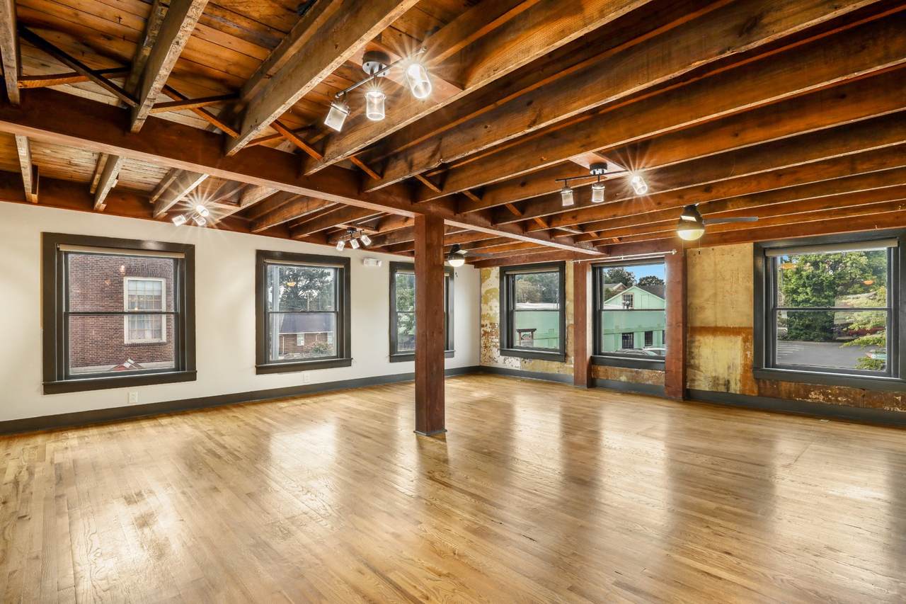 125 6th Ave - Photo 1