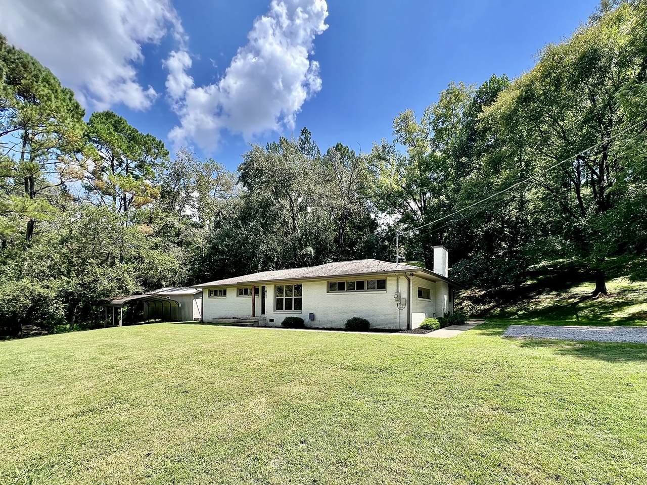 1817 Crestview Dr - Photo 1