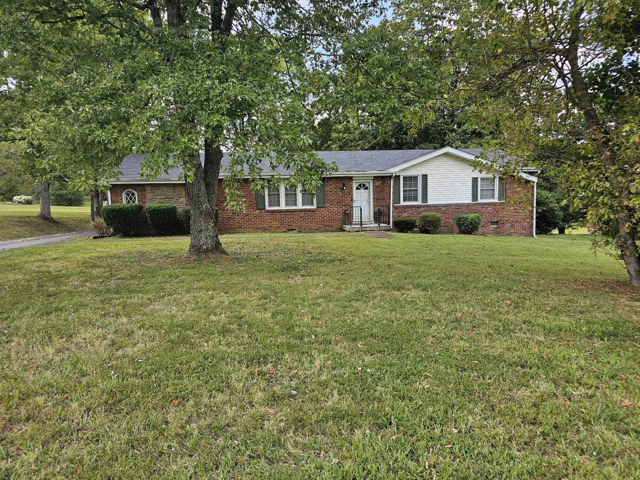 4104 Marydale Dr - Photo 1