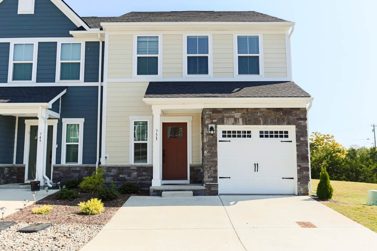 753 Lipizanner Ln - Photo 1