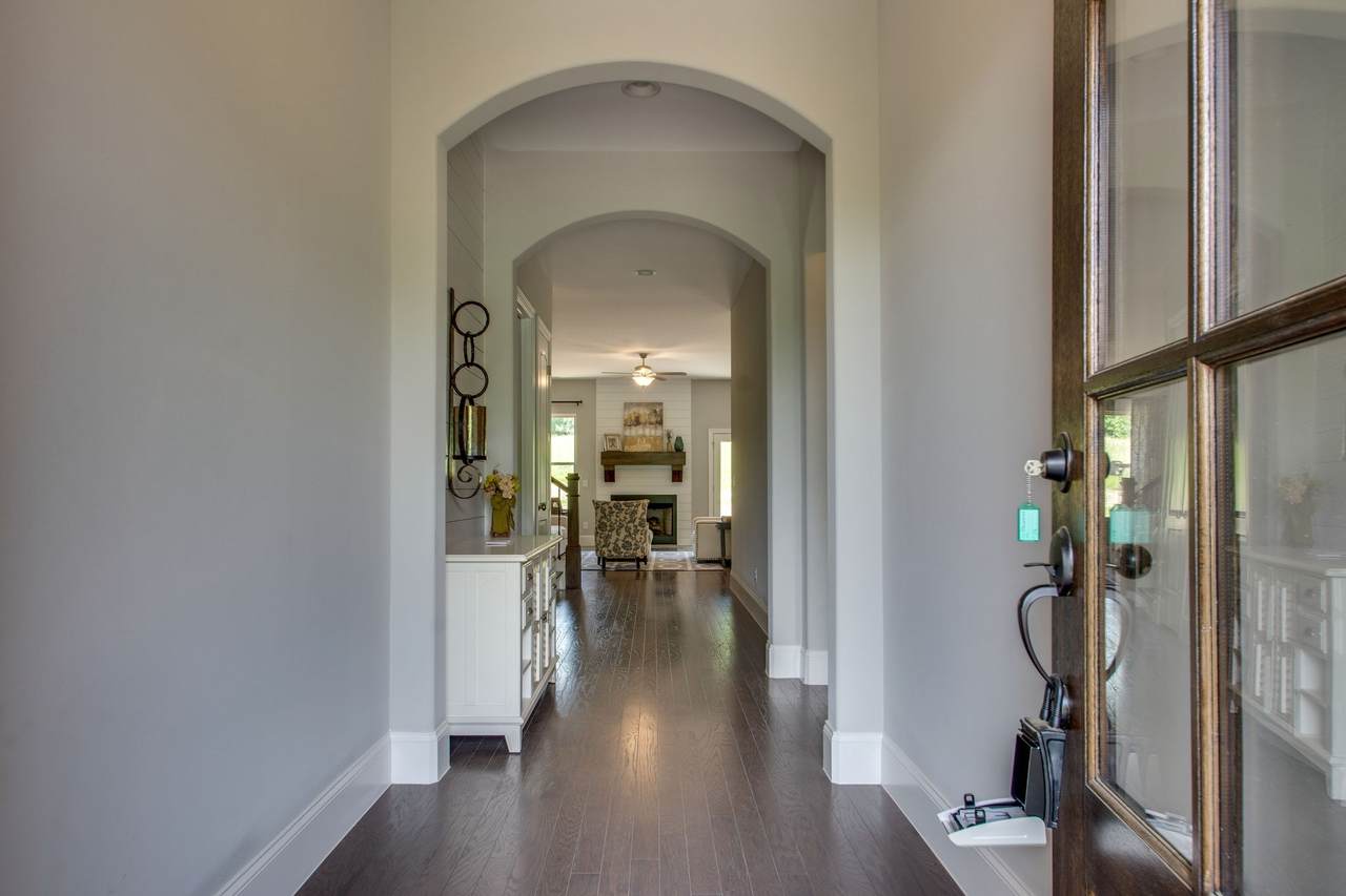 962 Hunters Lane - Photo 1