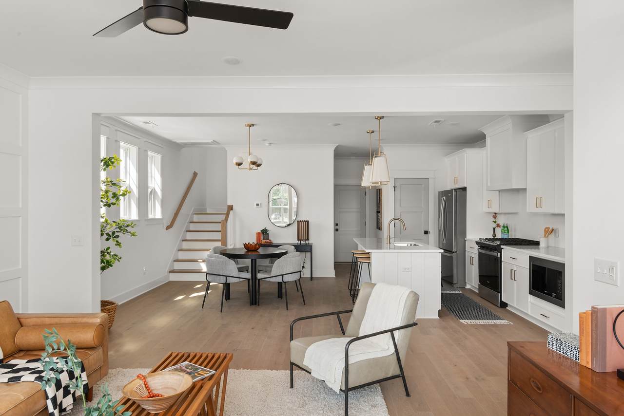 1712 Carvell Ave - Photo 1