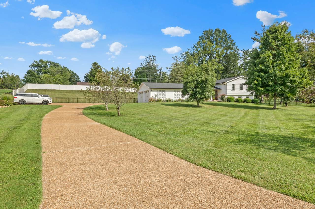 629 Clark Ave - Photo 1