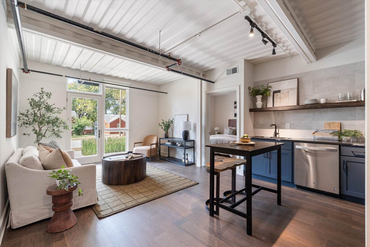 2144 Byrum Ave - Photo 1