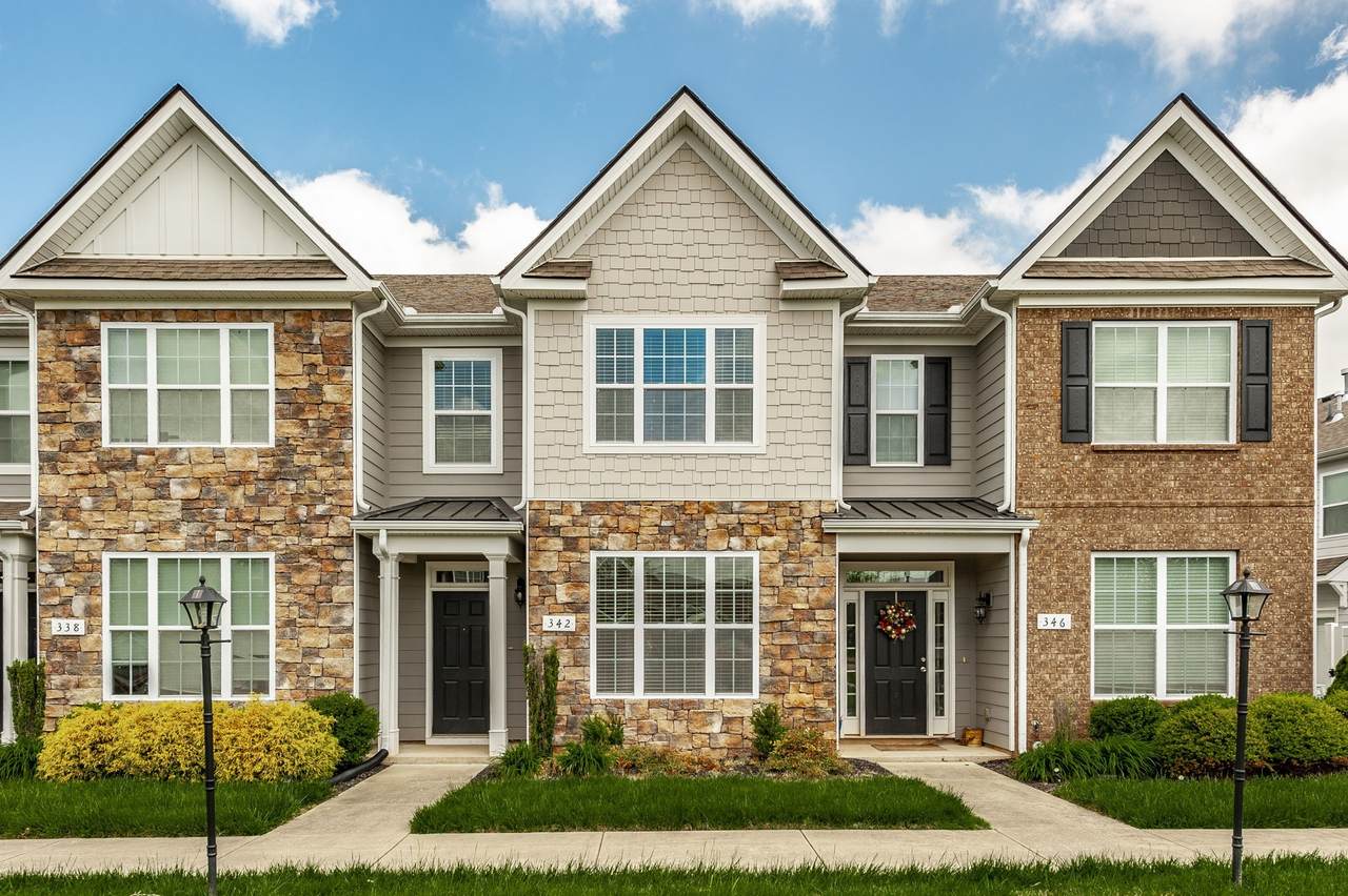 342 Manor Row - Photo 1