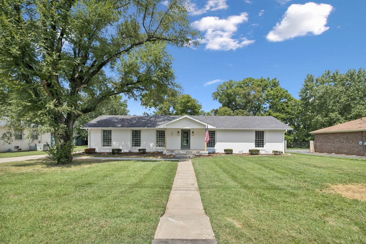 207 Lealand Ln - Photo 1