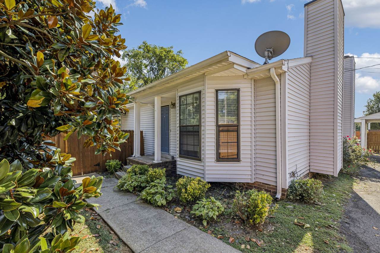 1002 Patio Dr - Photo 1