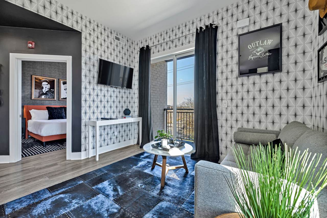 2519 Clifton Ave - Photo 1