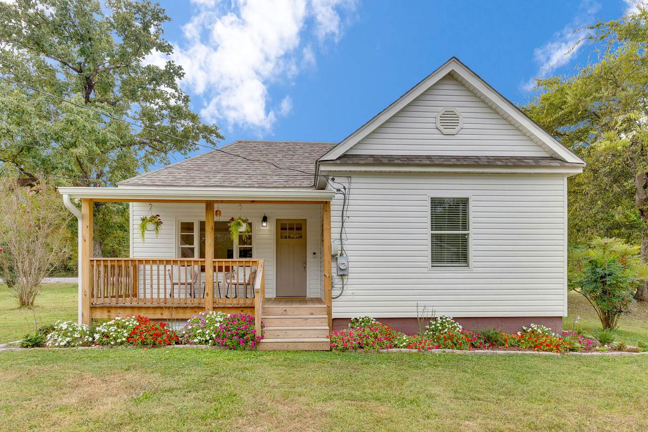 406 E 16th Street - Photo 1