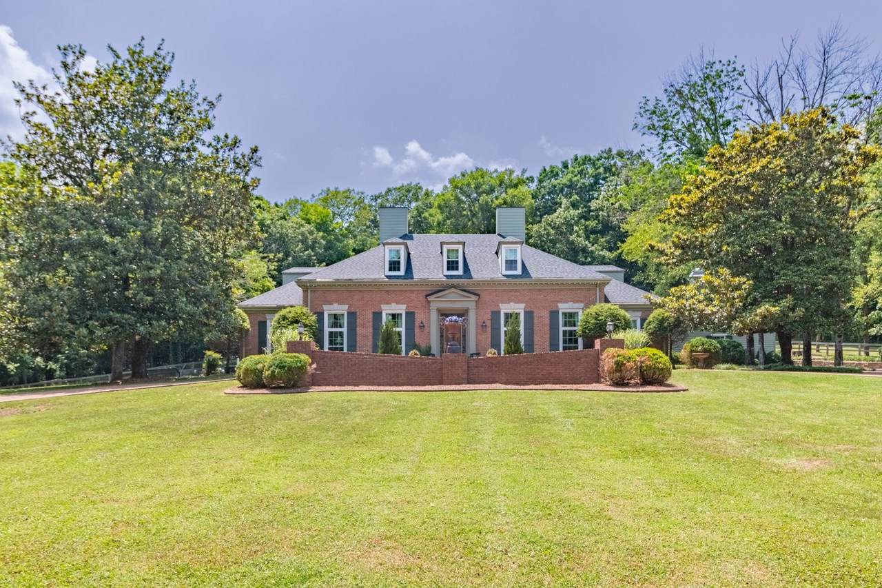 750 Lakehill Cir - Photo 1