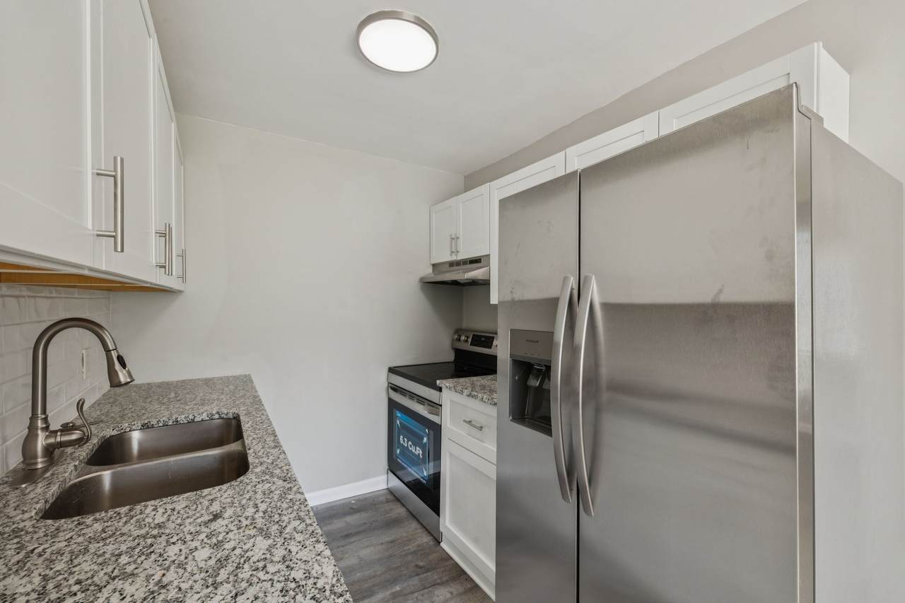 550 Harding Pl - Photo 1