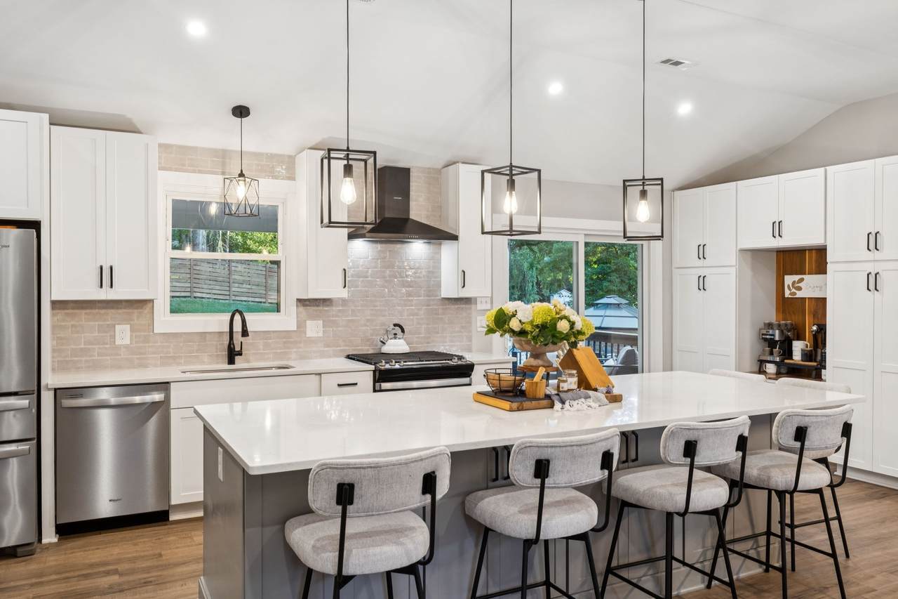 505 Oakley Dr - Photo 1