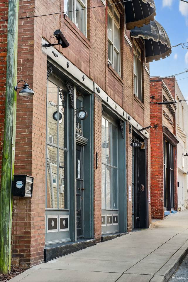 109 7th Ave - Photo 1