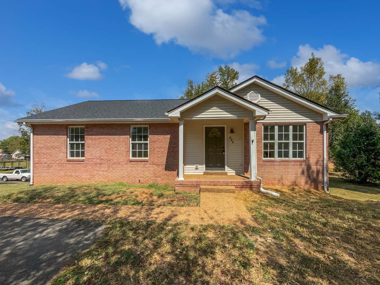 844 College St - Photo 1