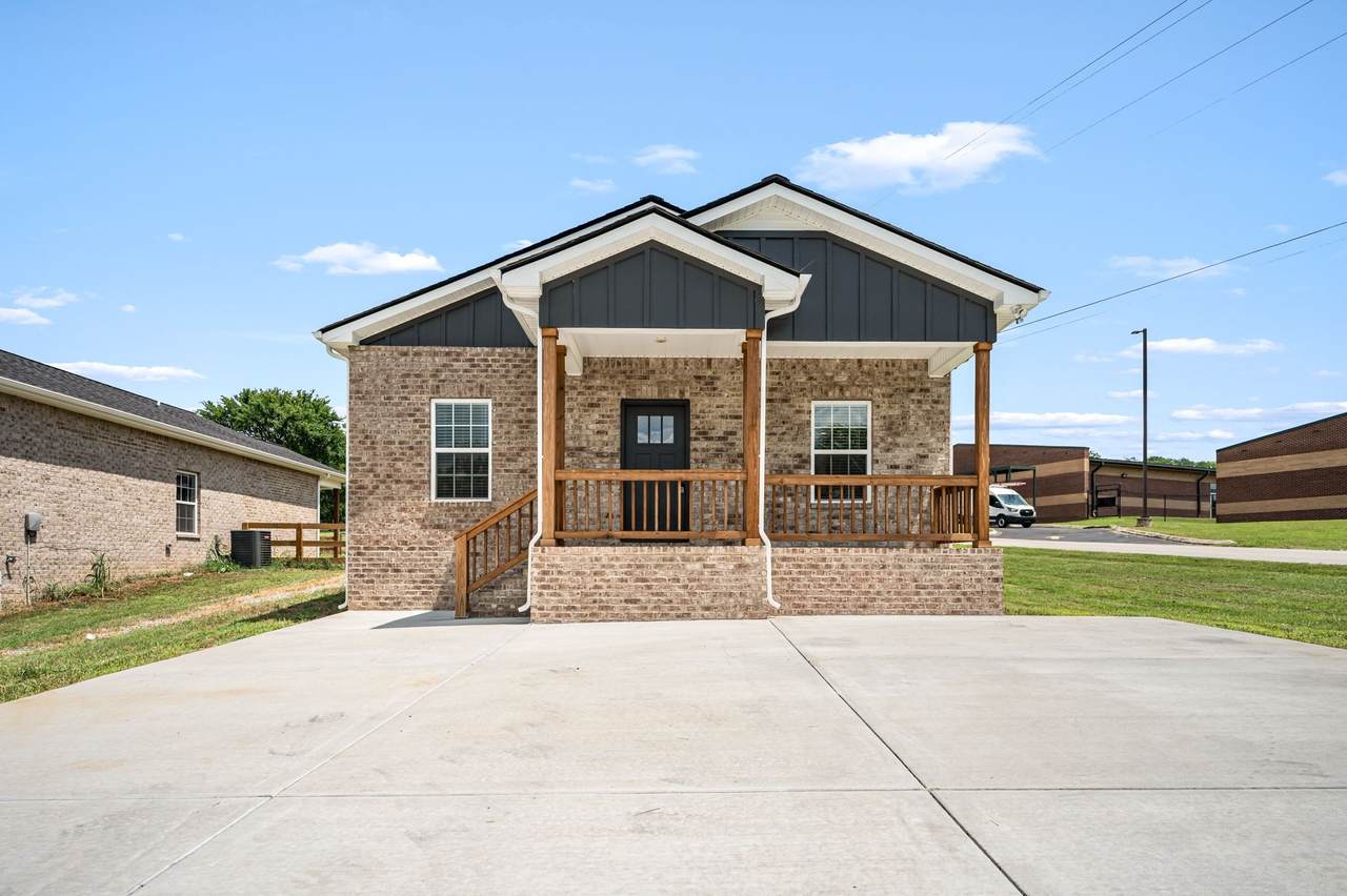 604 W Adams St - Photo 1