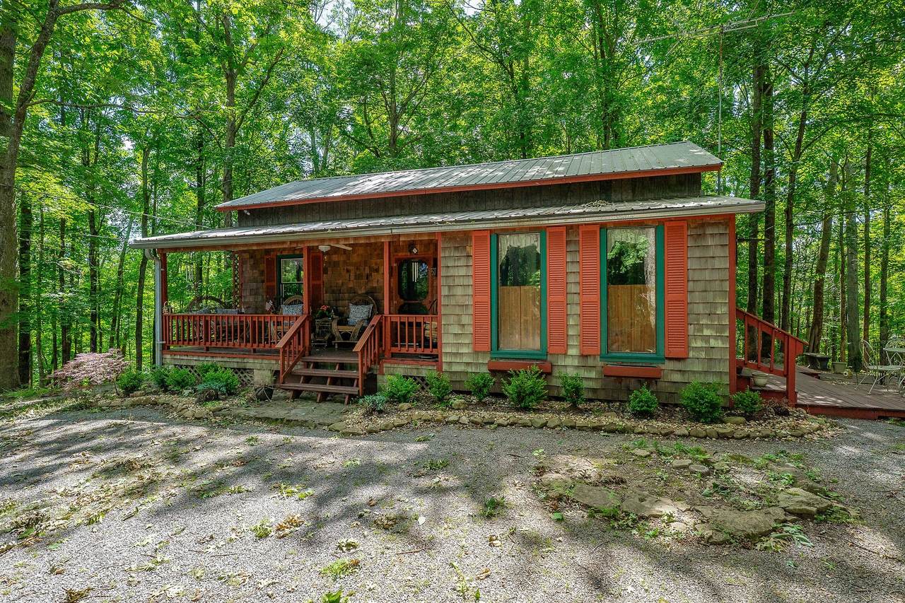 345 Hilltop Ln - Photo 1