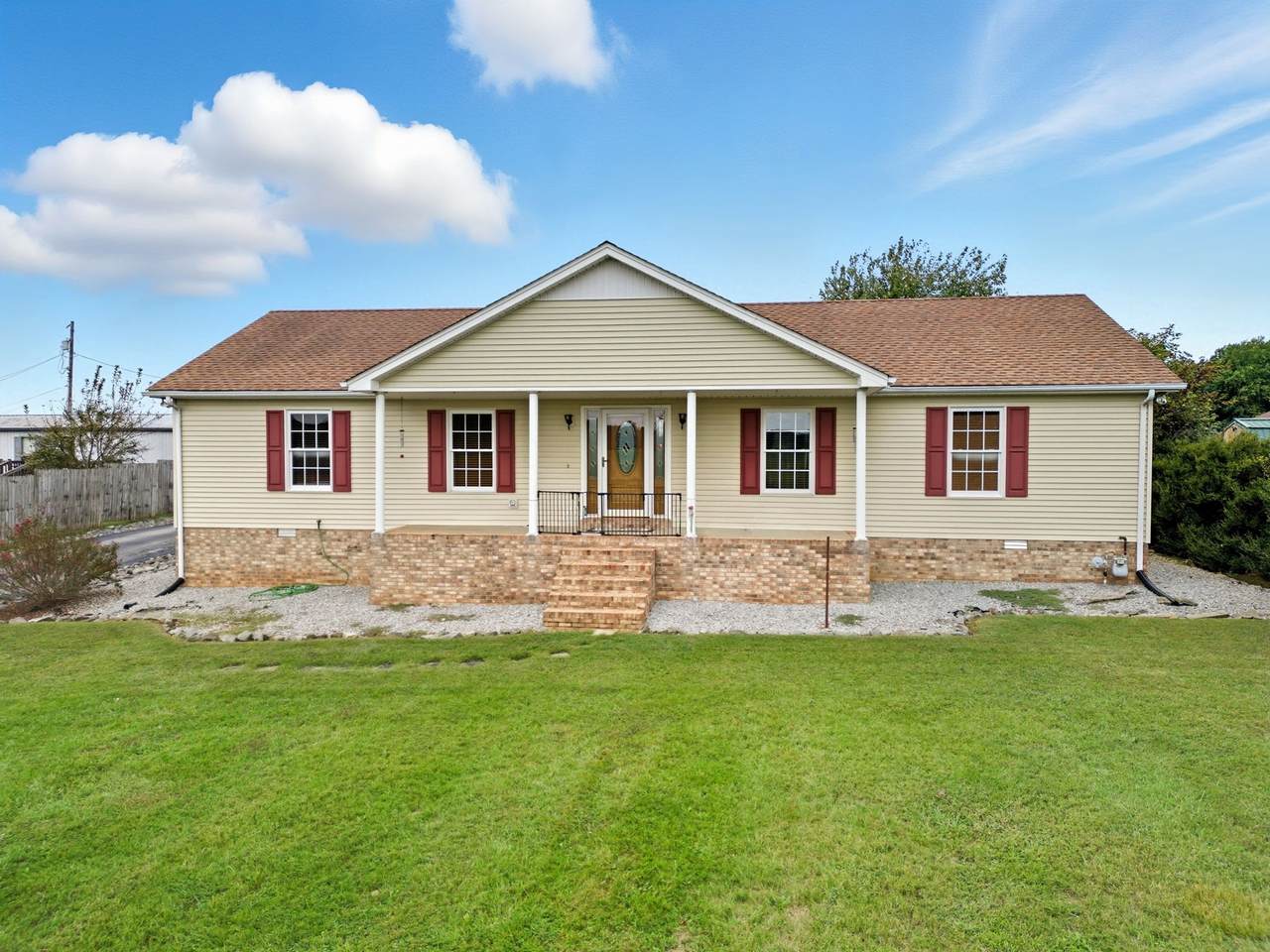 1021 Maple Grove Rd - Photo 1