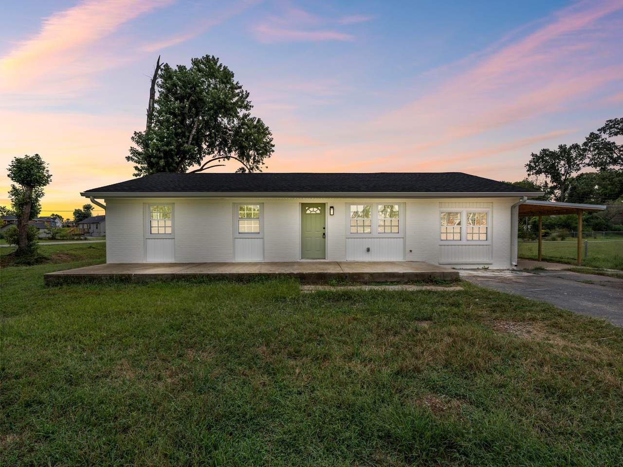 202 Peggy Dr - Photo 1