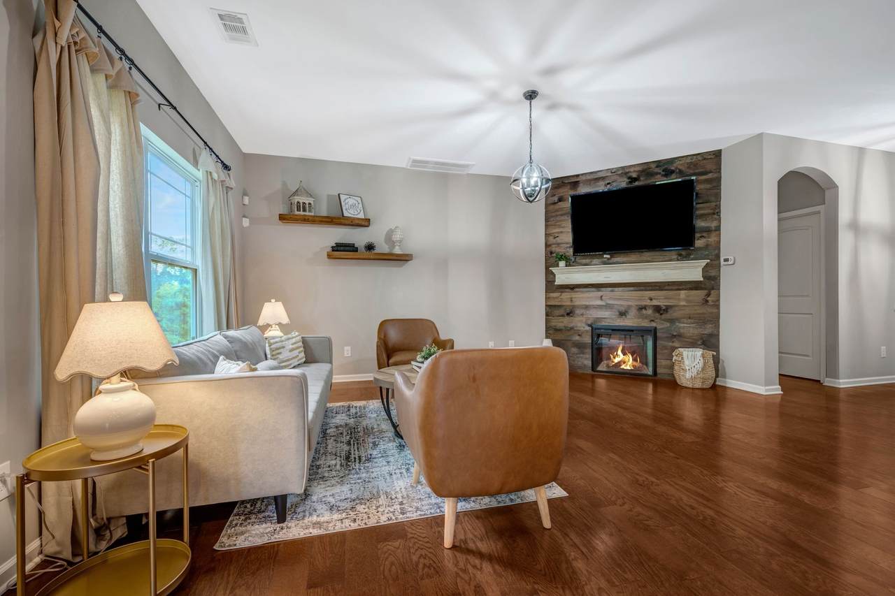 208 Wyburn Pl - Photo 1