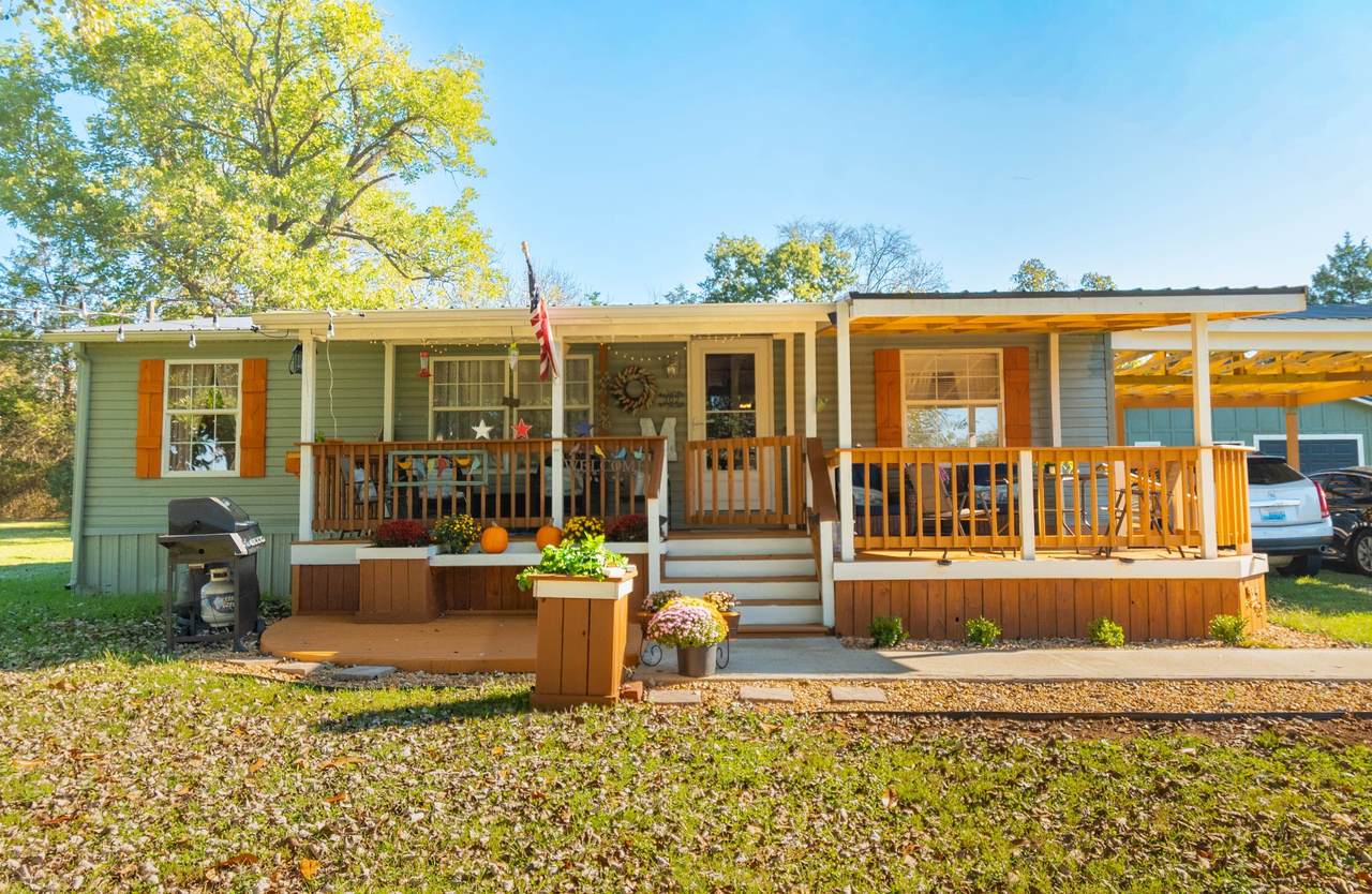 302 Hunters Cir - Photo 1