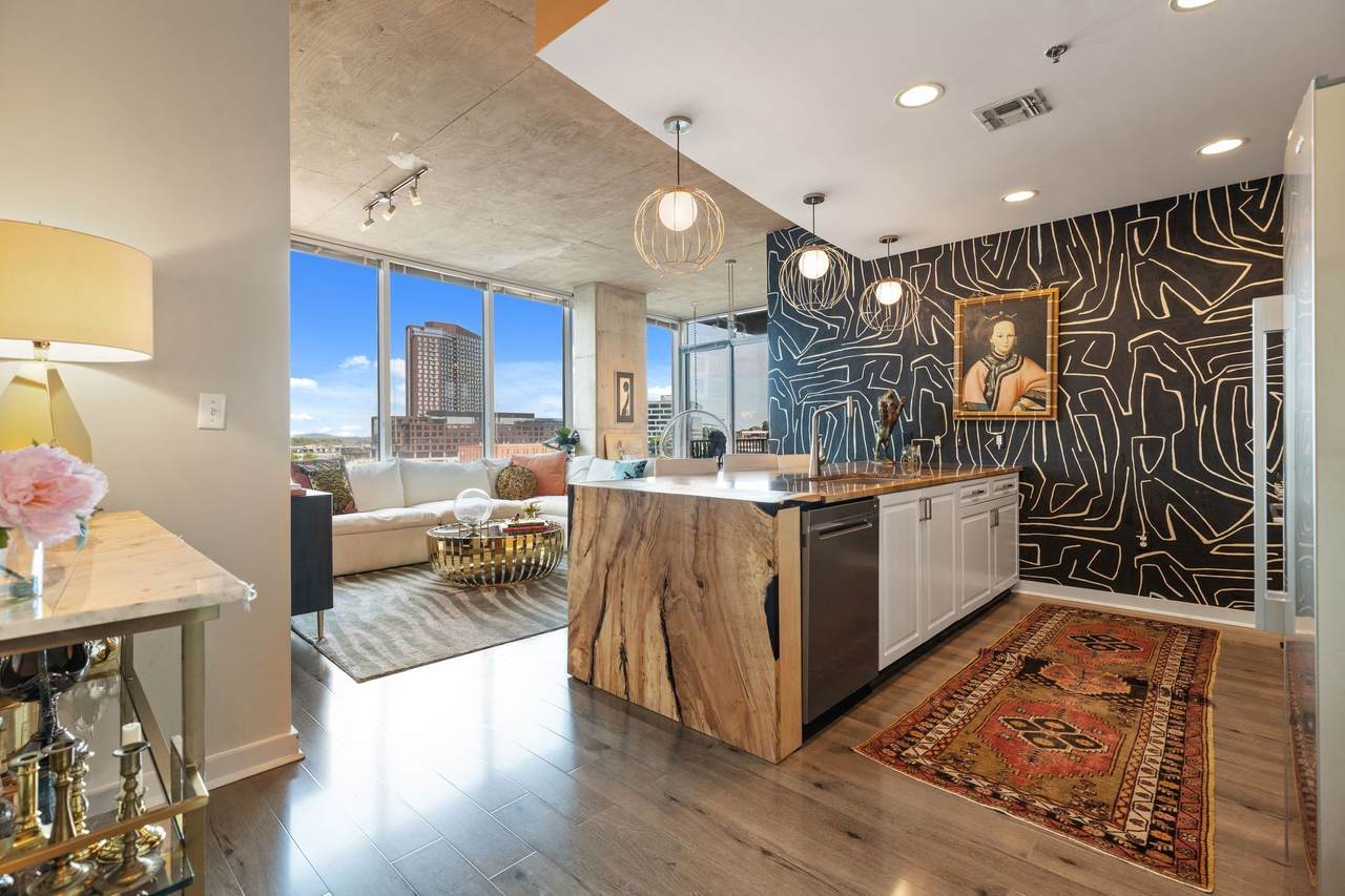 301 Demonbreun St - Photo 1