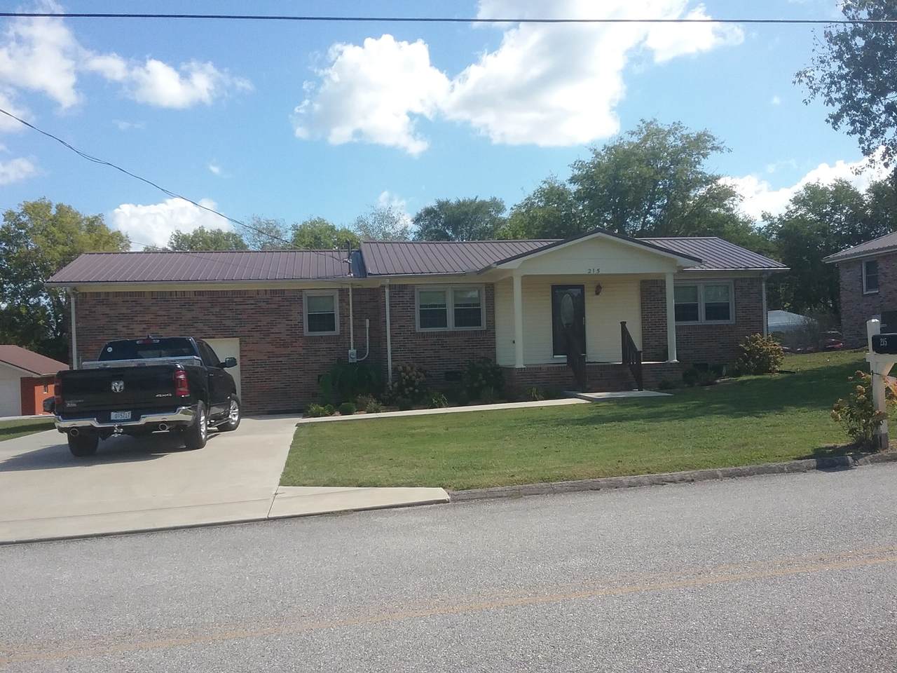 215 Curtis Ave - Photo 1