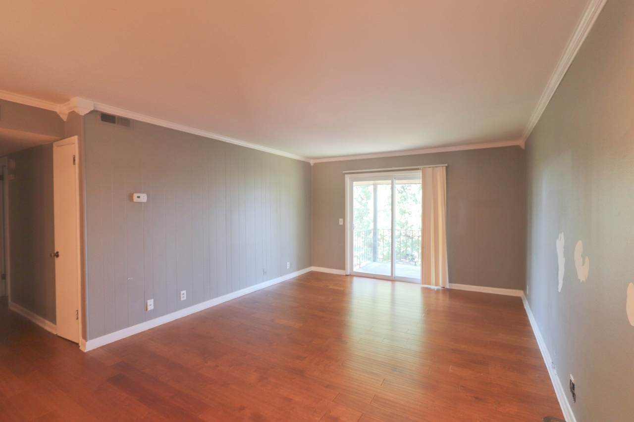 555 N Dupont Ave - Photo 1