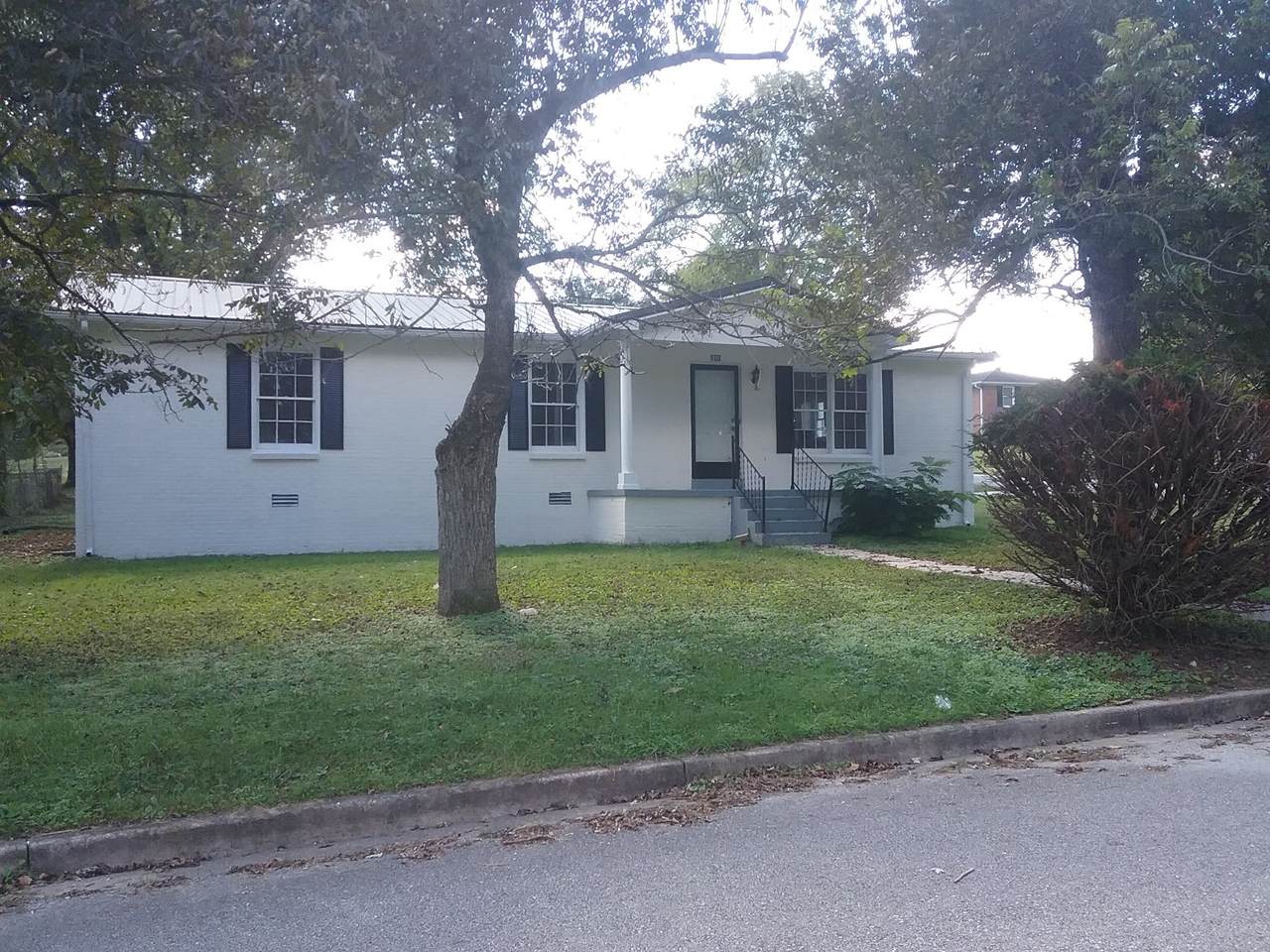 211 Locust St - Photo 1