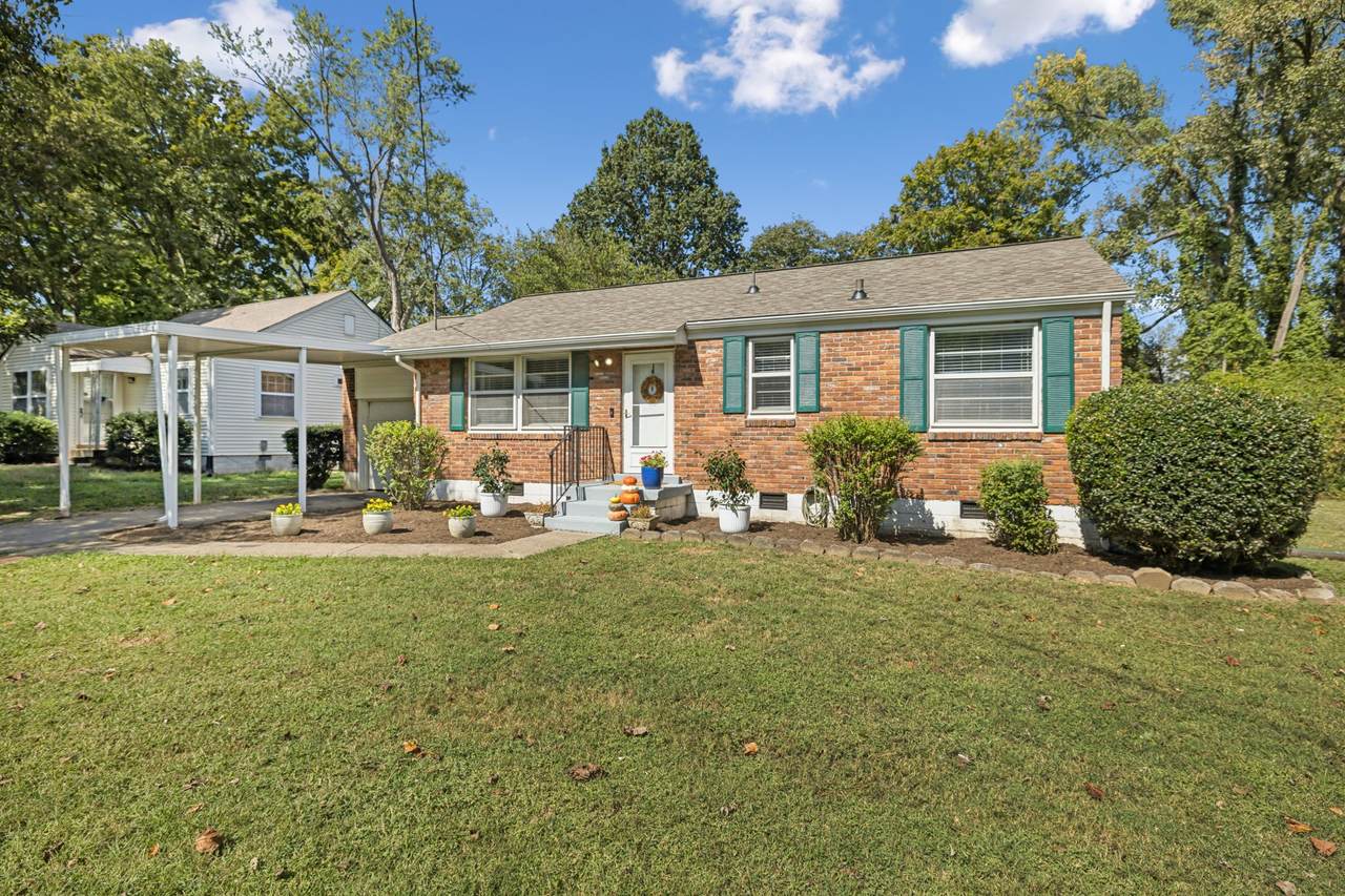 2812 Colonial Cir - Photo 1