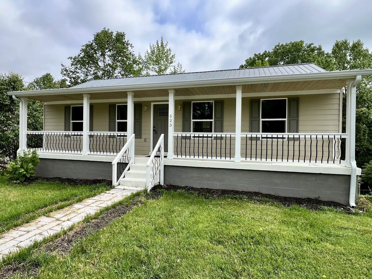 523 Bellwood St - Photo 1