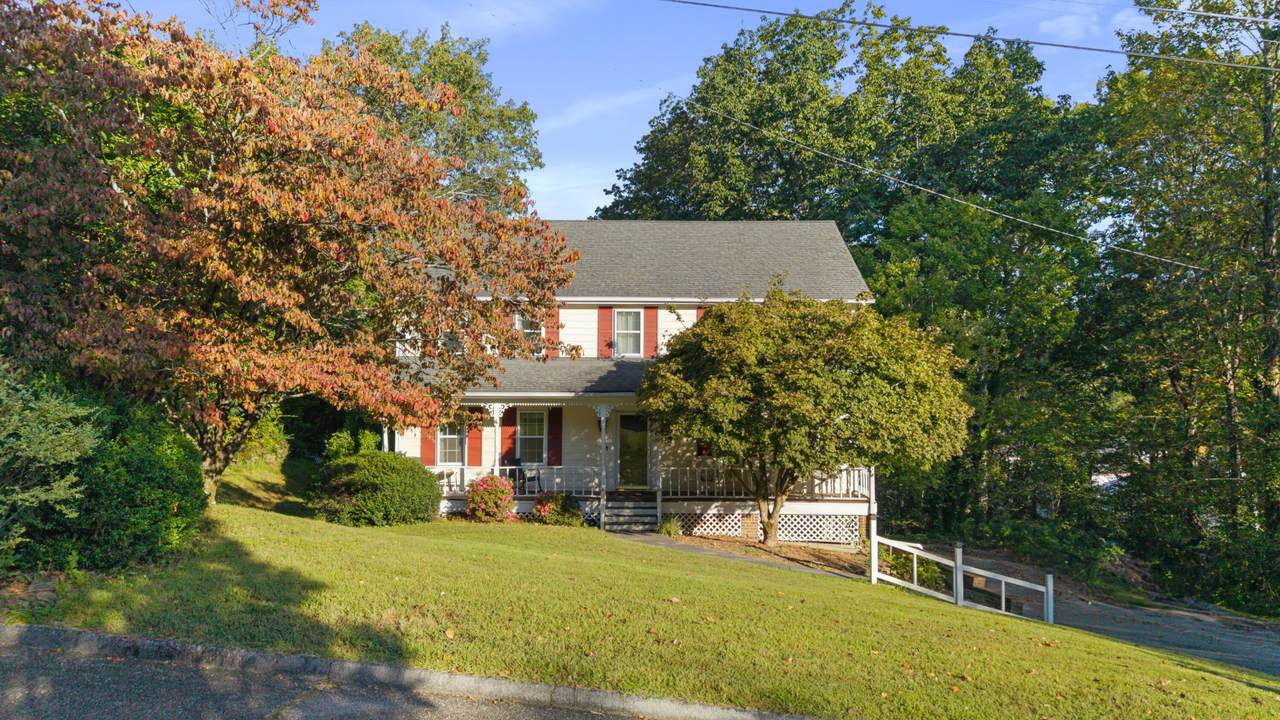 421 Golden Oaks Drive - Photo 1